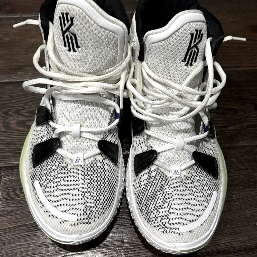 KYRIE BASKETBALL SNEAKERS